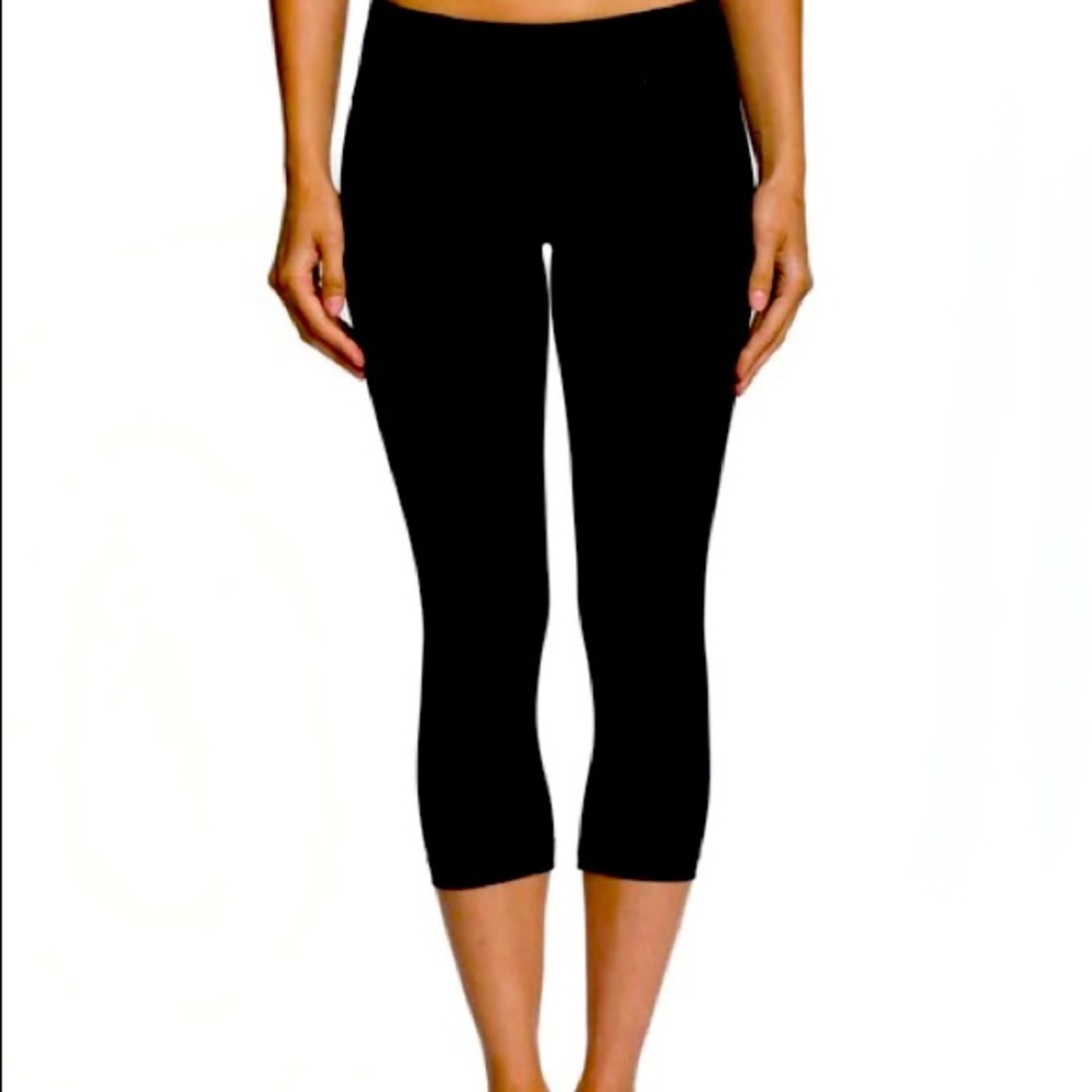 NWT Nancy rose performance capris mid rise